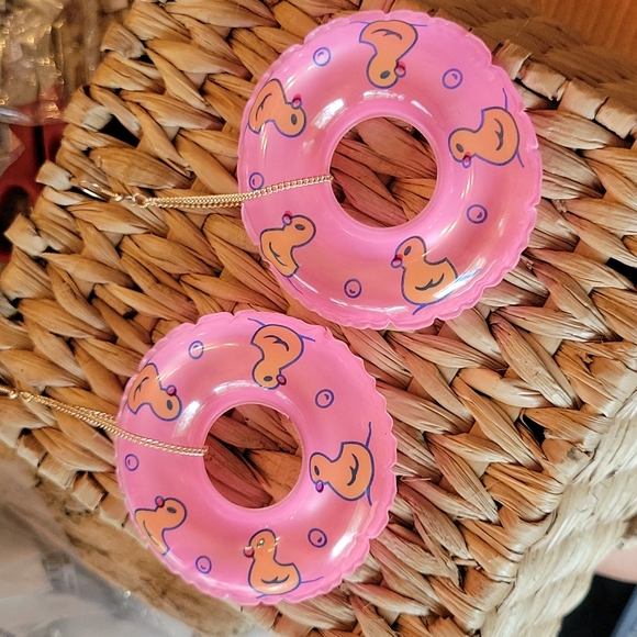 💥LAST PAIR💥Pool Party Fun Rubber Duck Inflated Hoop Dangle Earrings - Picture 3 of 6